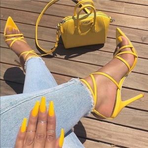 Yellow pointy heels
